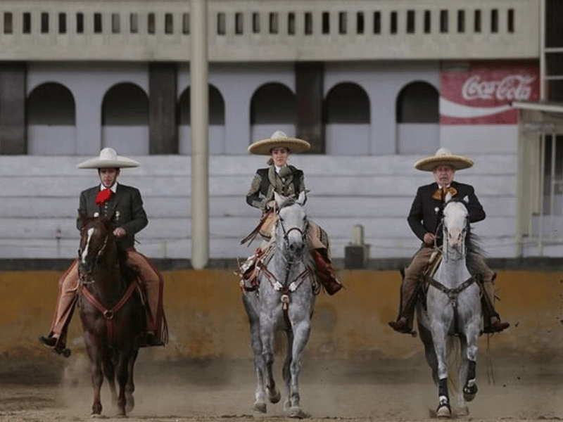 Entre Charros