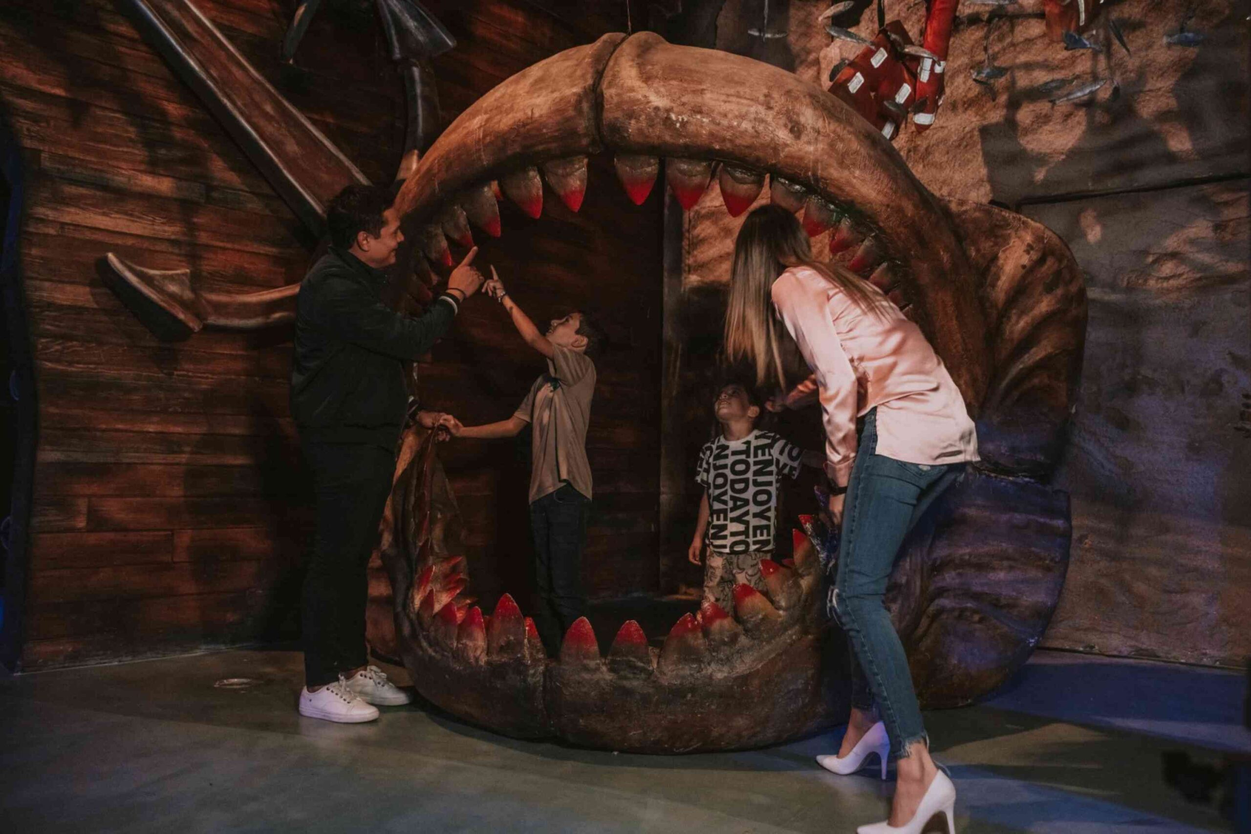 Interactive aquarium
